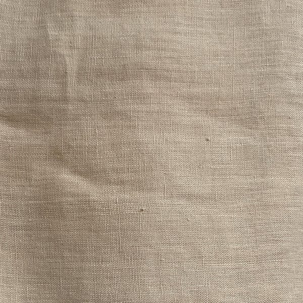 Lino europeo color beige / Aprox. 152 cm de ancho / Se vende por medio metro / Para costura, ropa, ropa de cama, cortinas y más