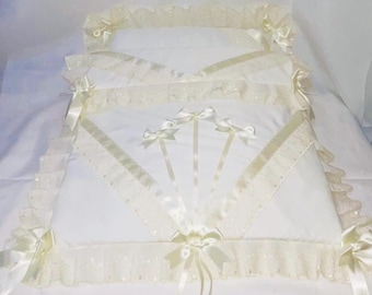 Pram Quilt set will fit Silver Cross Kensington size, Cream Lace and ribbon Perfect gift!