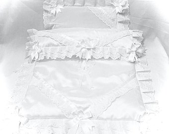 Pram Quilt set will fit Silver Cross Balmoral size, White Lace & ribbon Perfect gift. Carousel Deluxe