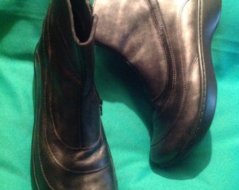 NOAT WOMEN&#39;S Charcoal Gray Ankle Boots Zippered Side Very Good Condition 41 EU 9.5-10M