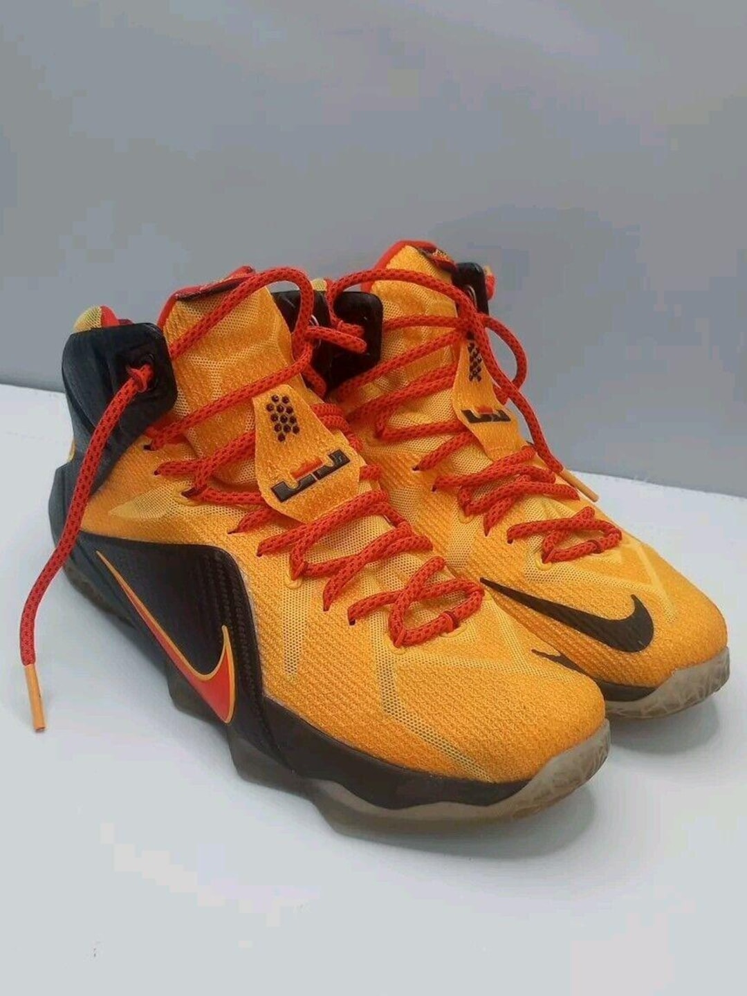 Nike Lebron CLE 2015 Size 9 XII 12 