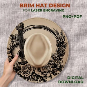 Op de afbeelding: Een beige randhoedontwerp met een gitaar- en bloemenpatroon. De hoed heeft een lichtbruine kroon en een brede rand versierd met zwarte rozen en een gitaarillustratie. Tekst op de afbeelding luidt "BRIM HAT DESIGN FOR LASER ENGRAVING" en "DIGITAL DOWNLOAD".