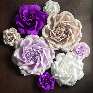 大きな紙の花 - 紙の花の壁 - クレープ紙のバラの壁の花セット - 紙のバラの背景 - 3D 紙の花 - 紫の紙の花