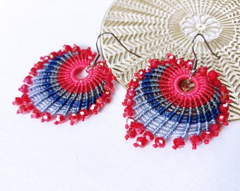 Red and blue peacock tail earrings, macramè earrings, macramè jewels, dangle earrings, made in Italy jewel, woman gift idea, jewels