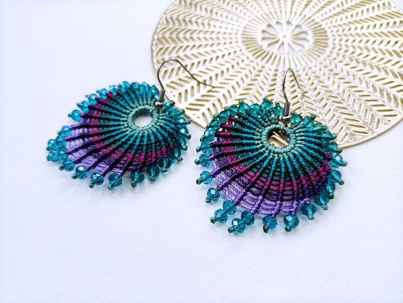 Tail, plum and violet peacock tail macramè earrings, macramè jewels, made in Italy jewels, dangle earrings, christmas woman gift, jewels image 2