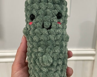 Crochet Stuffed Pickle, Kawaii Plush Pickle, Stuffed Animals, Plushie Foods, Food Toys, Gifts for kids, Children’s Stuffie, Gag Gifts