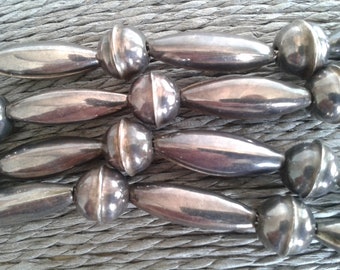 Magnífico collar de cuentas de plata Navajo