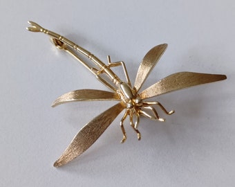 Beautiful 9ct Gold Dragonfly Pin Brooch