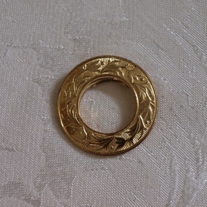 Circular Gold Scarf Clip