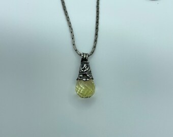 Colar de ponta de cristal com tampa de quartzo esfumaçado