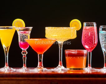 Dollhouse Miniatures Crystal Clear Glassware Collection of Fruit Cocktail Boissons alcoolisées Bar Party Decor [Style en option]