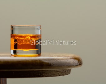 Vaso de chupito en miniatura a escala 1:6 con whisky escocés helado / Accesorios para bebidas de casa de muñecas y bar Blythe