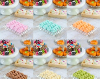 Dollhouse Miniatures First Collection of Round Colorful Cream Sandwich Cookies Sweets Shop Diorama Decoration