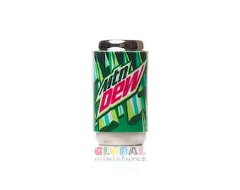 Lata de Mountain Dew en miniatura, escala 1:12, accesorio para casa de muñecas, réplica realista de refresco de plástico