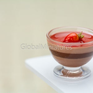 Dollhouse Miniatures Clear Plastic Wide-Mouthed Bowl of Layer Strawberry and Chocolate Panna Cotta Pudding Dessert Sweets Decoration