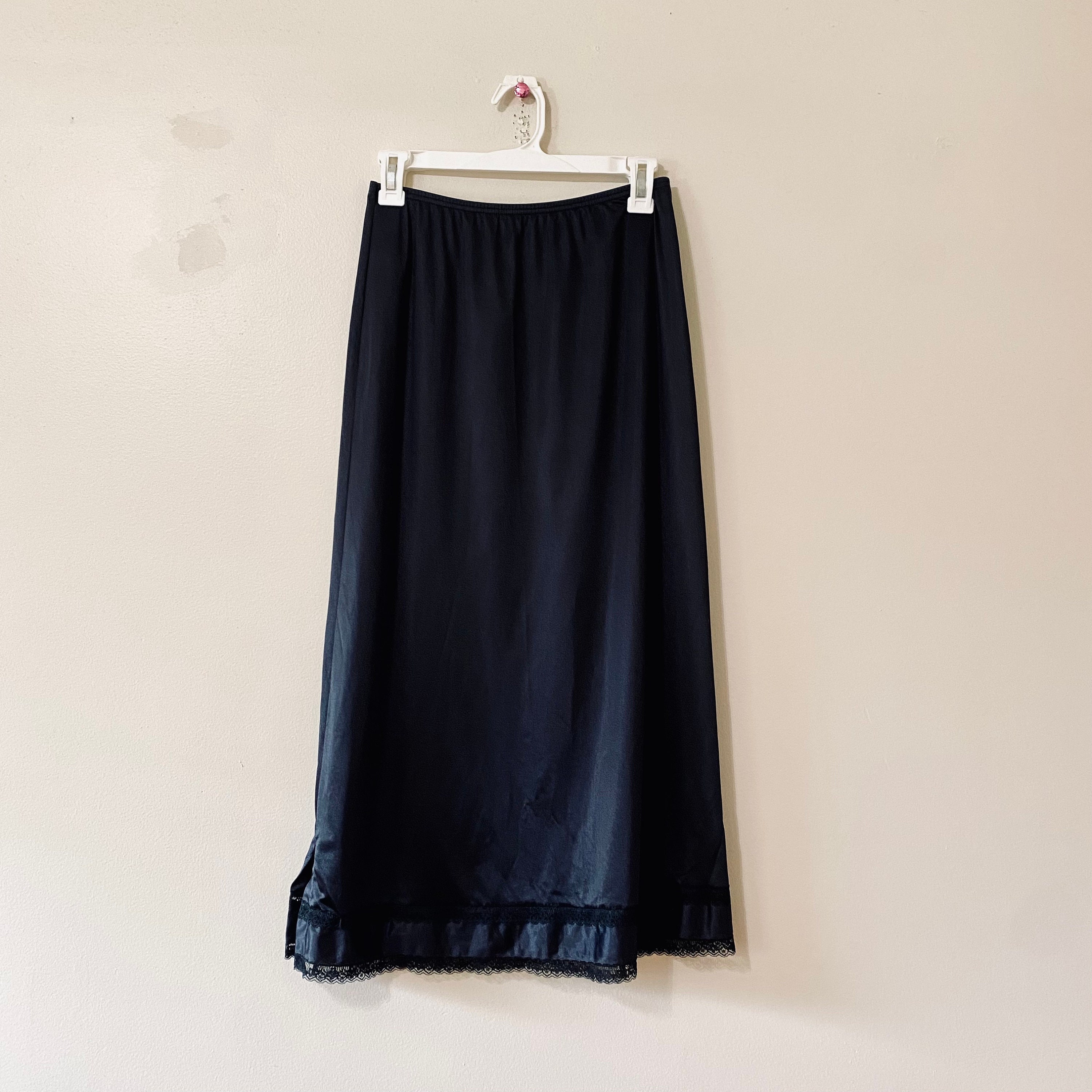 Elastic waist top slip skirt