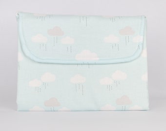 Wickelauflage mit Wolke Print – Tragbar als Reiseunterlage