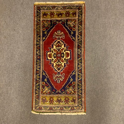 51”x24” Vintage Short runner Rug shops 130x061 cm