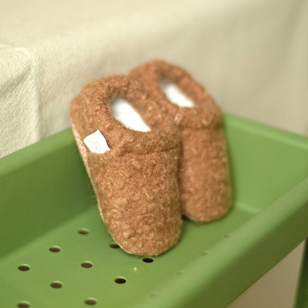 Wool Crawling Shoes Caramel / Baby Shoes / Baby Booties / First Step Shoes / Baby Slippers / Crib Shoes / Vegan Baby Shoes