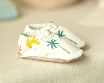 Cotton Crawling Shoes Palm Trees / Baby Shoes / Baby Booties / First Step Shoes / Baby Slippers / Crib Shoes / Vegan Baby Shoes