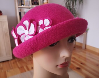 Accessoires Chapeaux et casquettes Chapeaux de cérémonie Chapeaux melon chapeau à bord en laine mérinos Chapeau melon rose avec des fleurs cadeau parfait pour elle 