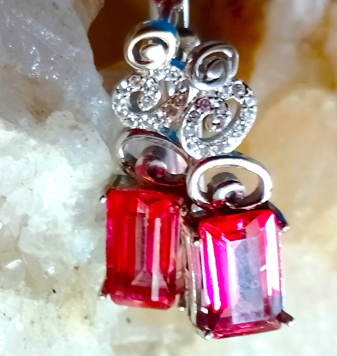 Boucles D'oreilles En Argent Avec Topaze Rose Et Zircons - Pendantes - Neuf Sans Emballage