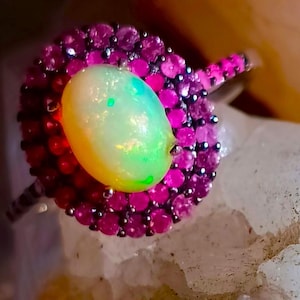 natürlicher äthiopischer Opal und Rubin 925er Silberring Größe 6
