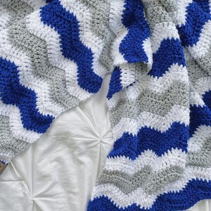 Afghan/lapghan/throw/baby blanket 33x35 Multicolor - blue, navy