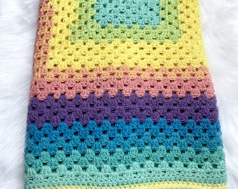 Couverture pour bébé au crochet, couverture pour bébé arc-en-ciel, cadeau pour nouveau-né, cadeau de baby shower, cadeau pour nouveau-né, prêt à expédier