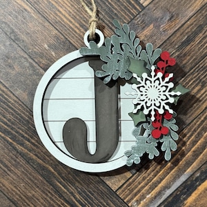 Bloemen monogram letter J kerstornament / eerste ornament SVG digitale download voor Glowforge of laser - geen fysiek product