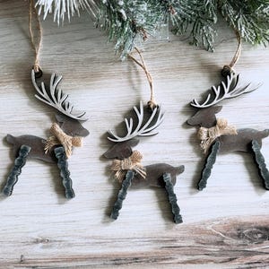 Set di 3 ornamenti natalizi con renne in stile fattoria SVG Download digitale per Glowforge o Laser Articolo non fisico Leggi la descrizione dell'articolo