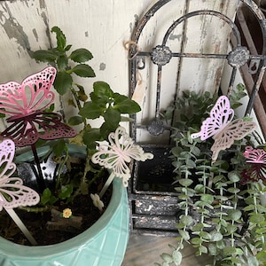 Conjunto de estacas de jardim de plantas borboleta 3D com 5 download digital SVG para Glowforge ou laser para material de 1/8 ”não é um item físico