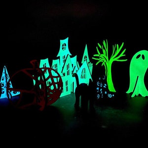 Scène d'Halloween 3D - maison hantée, chat, chapeau de sorcière, chaudron, citrouille, arbre et fantôme à télécharger SVG pour Glowforge ou laser 1/8"