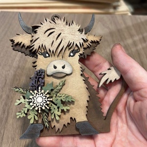 Adorno navideño de vaca de las Tierras Altas SVG Descarga digital para Glowforge o láser No es un artículo físico Leer la descripción del artículo