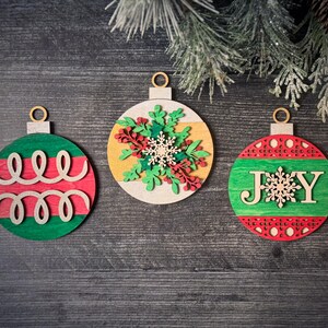 Juego de 3 adornos florales con texto en inglés "Christmas Joy", descarga digital SVG para Glowforge o láser (no es un artículo físico) Leer la descripción del artículo