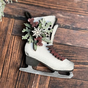 Ornamento de patins de gelo de visco e azevinho SVG para download digital para Glowforge ou Laser - Não é um item físico Leia a descrição do item