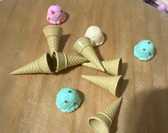 Miniverse Scale Ice Cream Cones