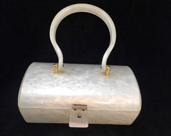 Vintage Pearl White Lucite Purse with Matching Clasp and Handle Crack on the Back    04204