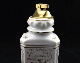 Encendedor de cigarrillos antiguo sobre una boquilla a juego, de cerámica pintada a mano, fabricado en el Japón ocupado, modelo 59/589 04432