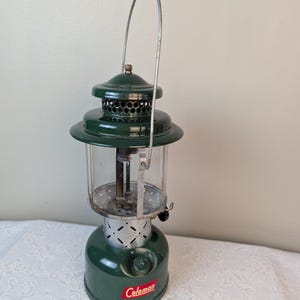 Vintage Coleman Double Mantle Lantern Model 220E Date 5 /60    04833