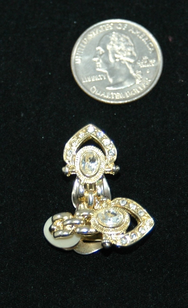 CLIP ON EARRINGS - 2 CLEAR STONES main image 1