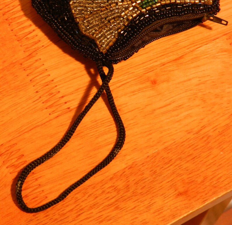 vintage beaded Coin Purse Zipper Closure with Wrist Handle 00925