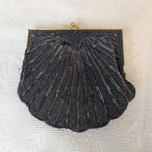 Vintage svart pärlväska med kuvertväska, tillverkad i Kina, okänd tillverkare med nummer RN48557 04639