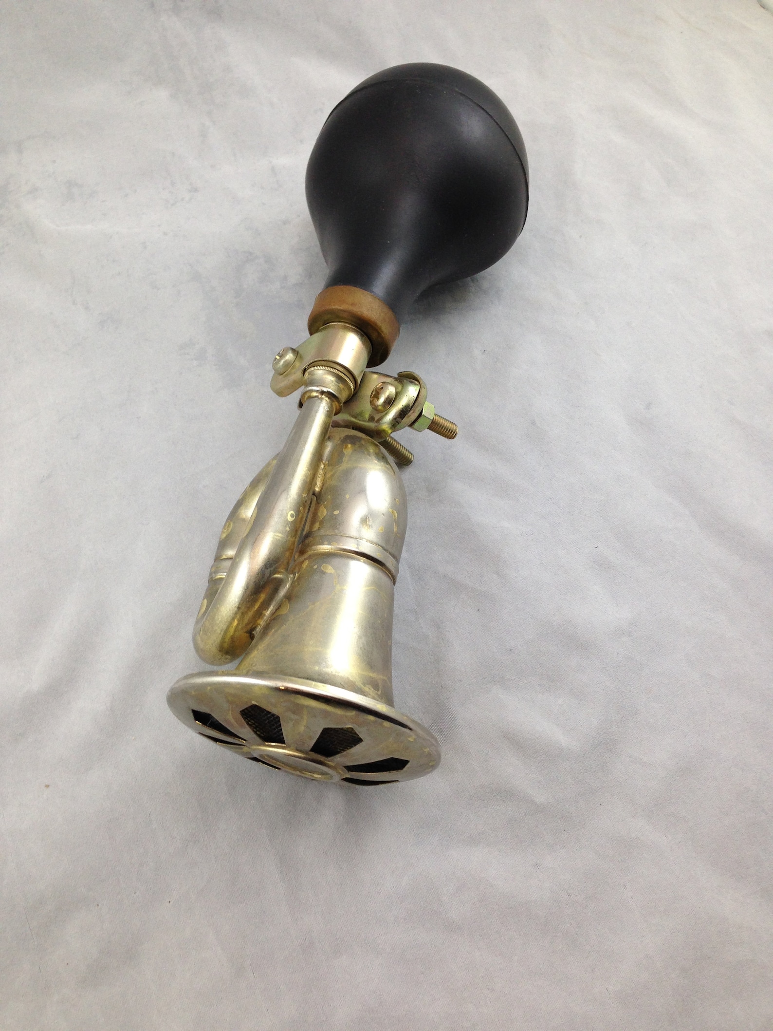 squeeze bulb air horn