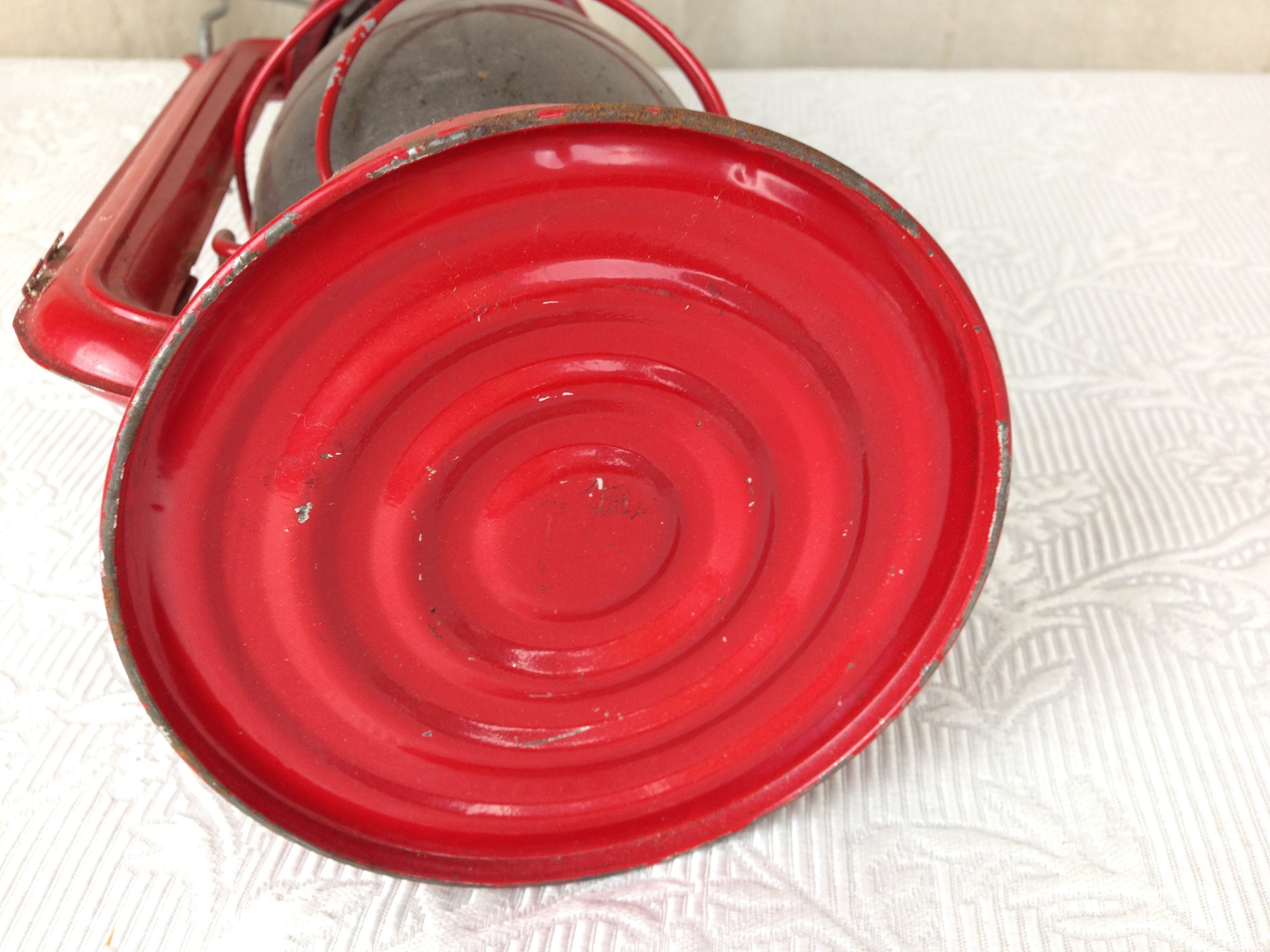 Vintage World Light Mfg. Co. Globe Brand Lantern Model No. 707 Red