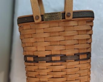 Koszyk Longaberger, średni prostokątny, kolekcjonerski koszyk klubowy, wysokość 9 3/4 cala, z 2 uchwytami obrotowymi i plastikową wkładką 05123