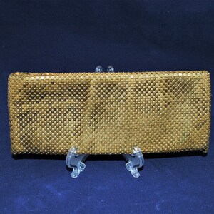 Cartera pequeña de malla dorada estilo clutch de 6 3/4 x 2 3/4 con cierre de cremallera 03909