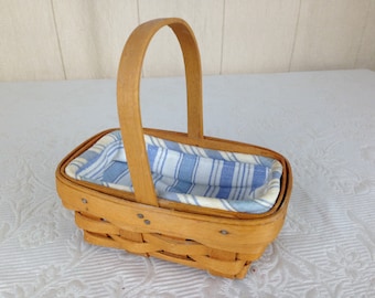 Mały, zabytkowy koszyk Longaberger o wymiarach 6 na 4 i wysokości 2 1/8 cala z uchwytem stałym i wyściółką z materiału 05000