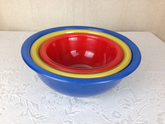 Pyrex Nesting Glass Mixing Bowls, Blue, Red, Yellow Clear Bottom SET 3