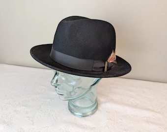 Vintage Pendleton Classic Black Wool Felt Fedora W/ Feathers Model 210-71010  Size Medium   04635